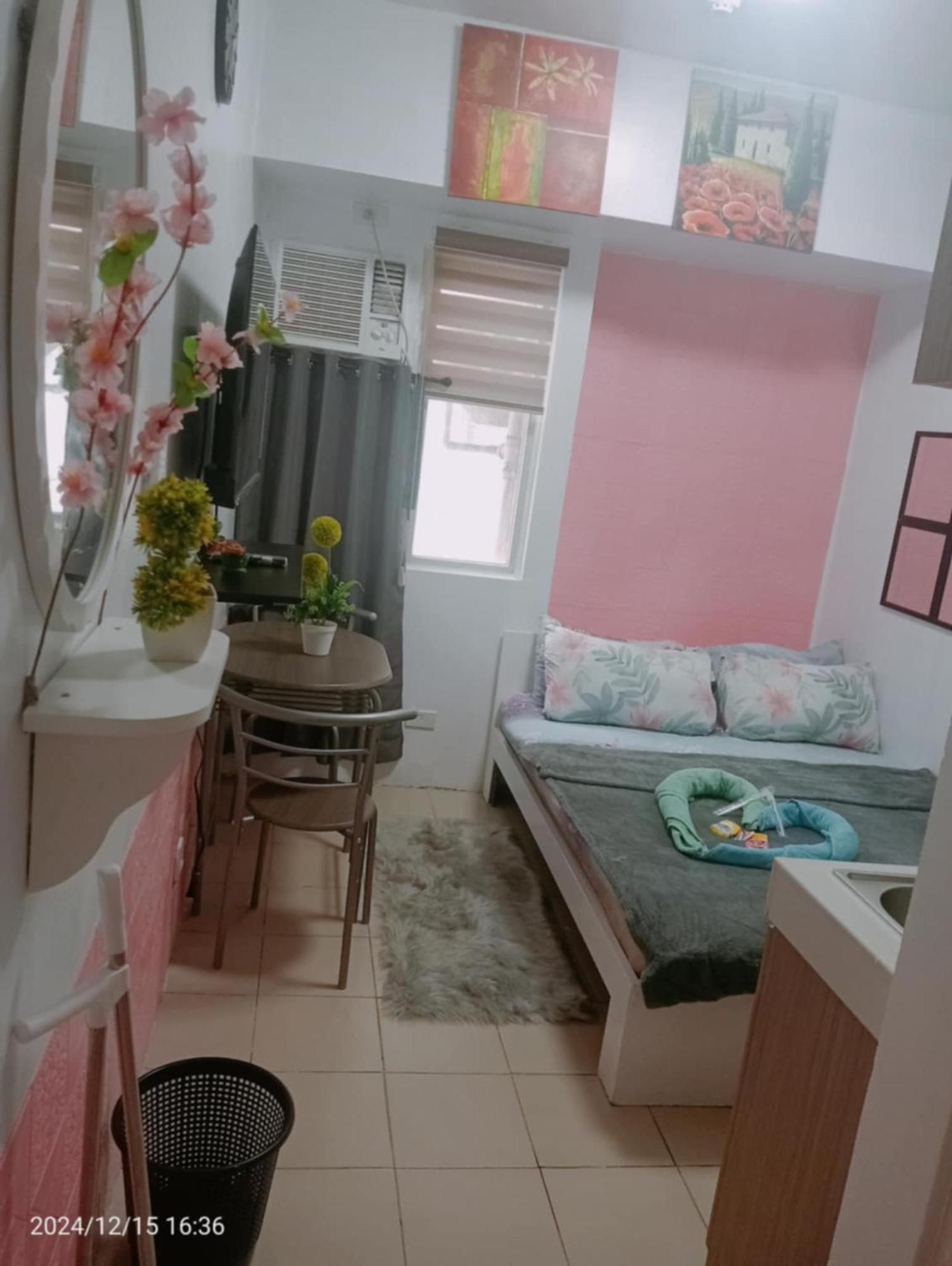 Urban Deca Staycation Mandaluyong Exterior photo